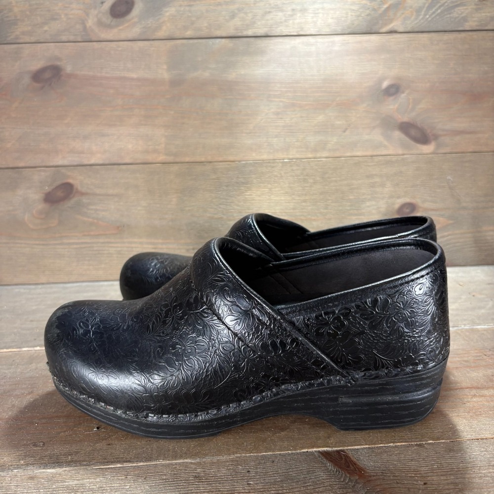 Dansko Professional Womens size 38 shoes Black Tooled Leather clogs